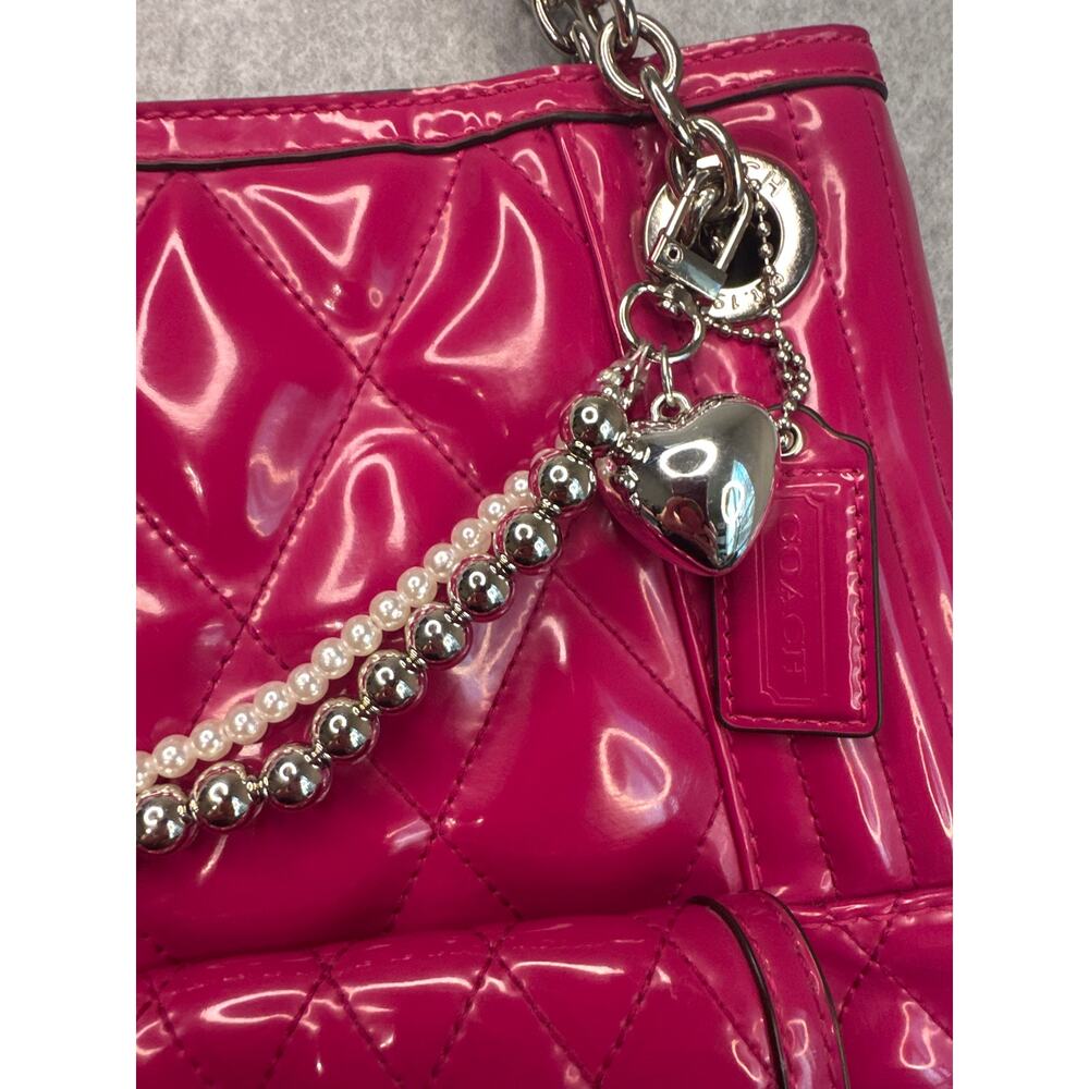 Coach Poppy F19830 Quilted Patent Y2K Coquette Barbiecore Chain Handle Slim Tot - Picture 4 of 11